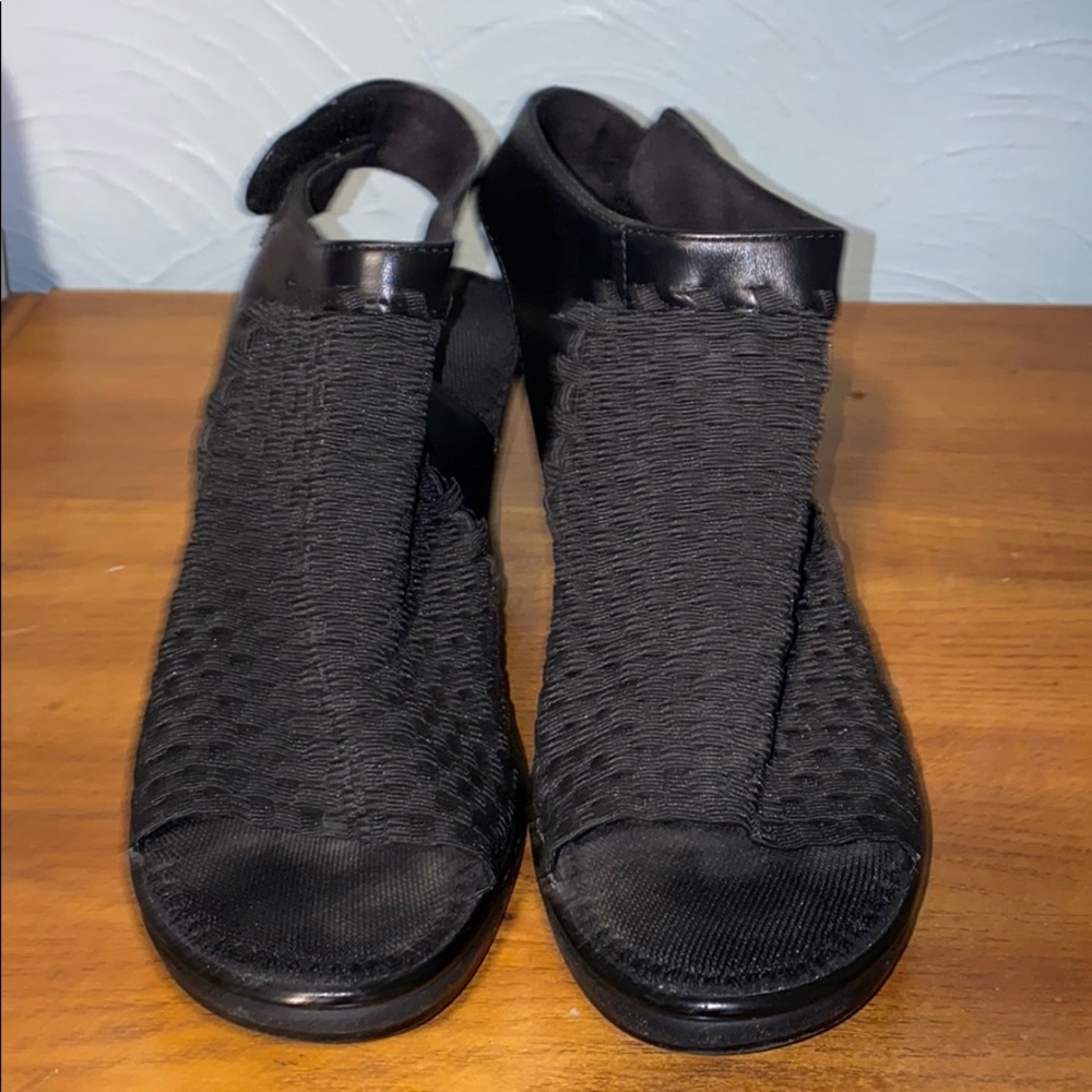 Steve Madden size 9.5 black elastic heel